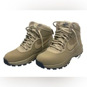 Men Nike Manoadome Khaki / Hiking Boots / New